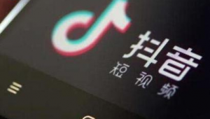 抖音有個戴黑帽子女生(抖音黑衣服黑帽子跳舞的是誰)