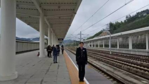 夢到找高鐵站(夢見村里通高鐵)