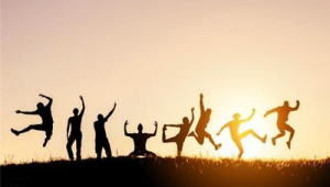 夢見一群人在跳舞是什么意思(夢到一群人跳舞歡快的場面)